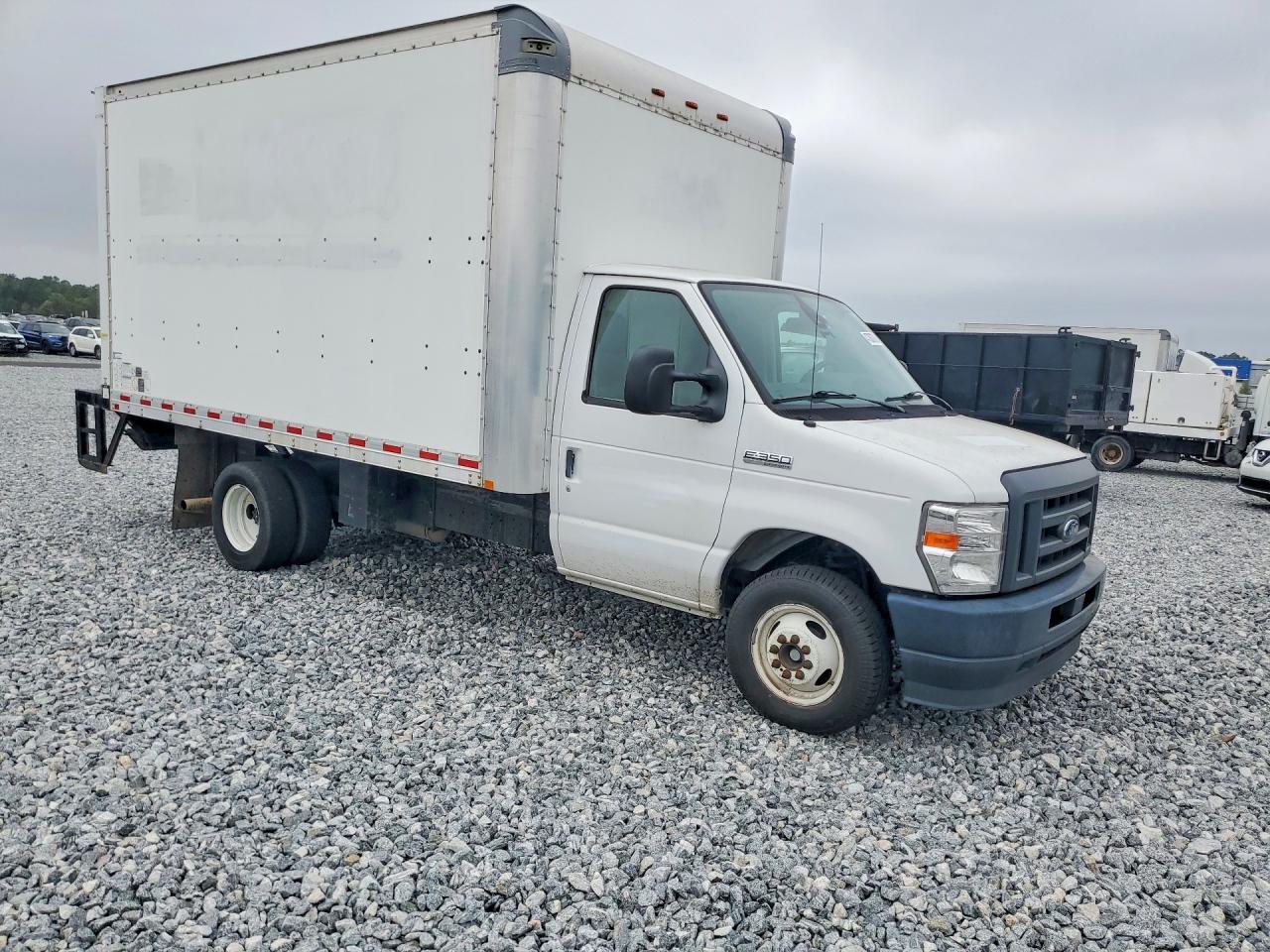 2021 Ford Econoline E350 Super Duty Cutaway Van