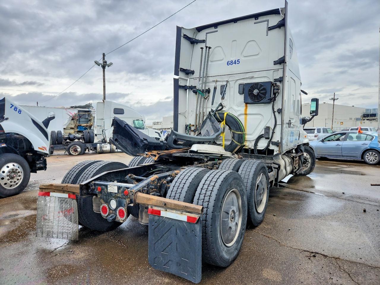 2017 Freigliner 2017 Freightliner Cascadia 125 Semi Truck