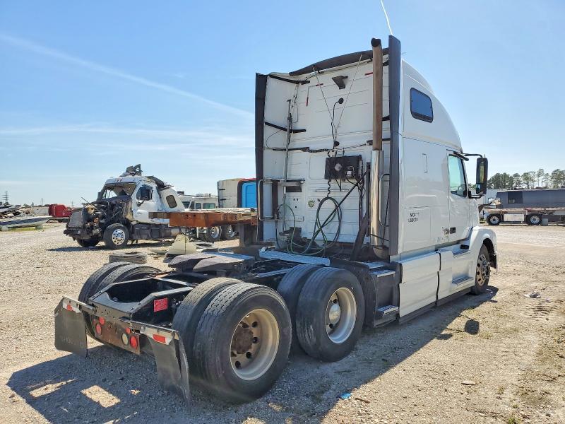 2015 Volvo VNL Semi Truck