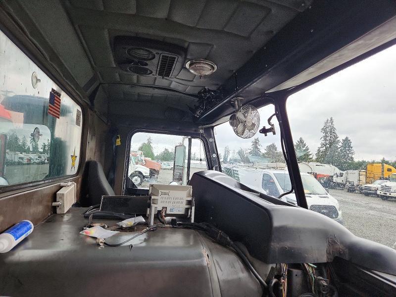 1998 Peterbilt 320 Refuse Truck