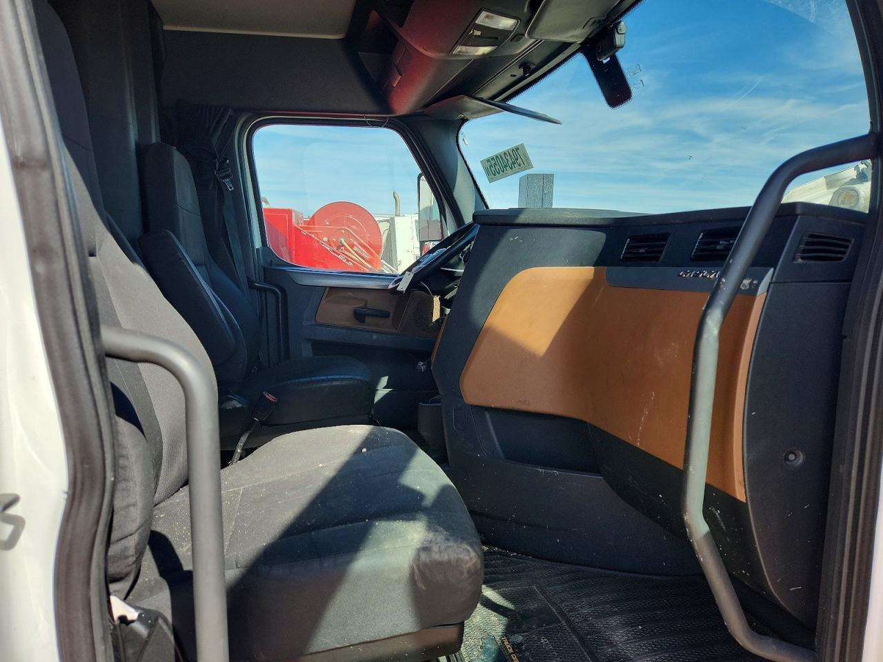 2022 Freigliner Cascadia 126