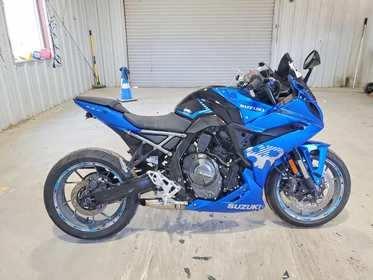 2025 Suzuki GSX800 F