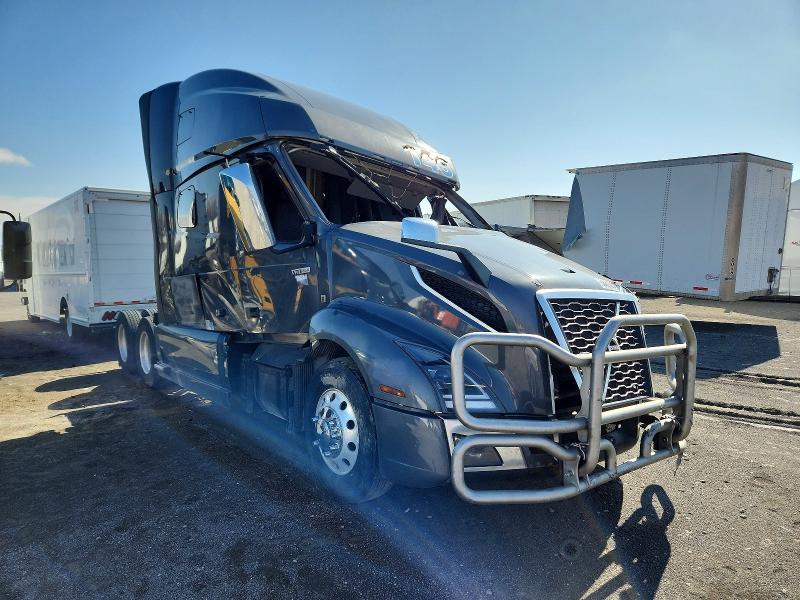 2022 Volvo VNL Semi Truck