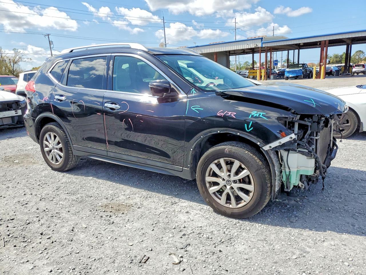 2017 Nissan Rogue sv