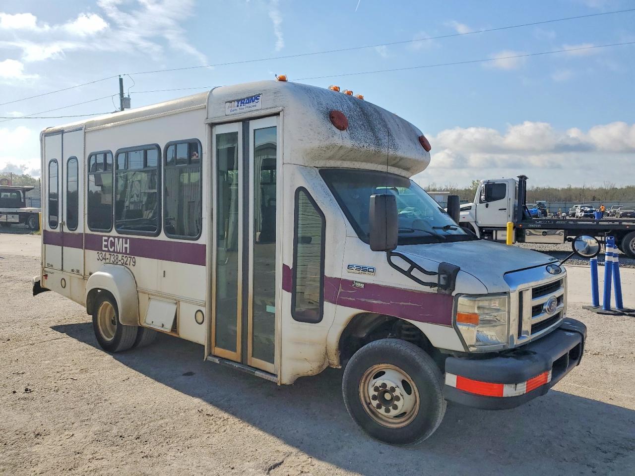 2014 Ford Econoline E350 Super Duty Cutaway Van