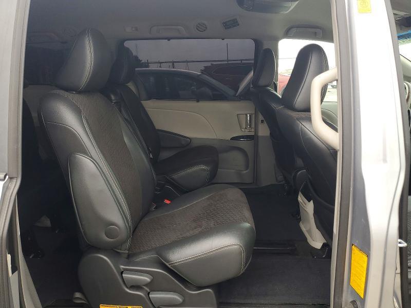 2012 Toyota Sienna se 8-passenger