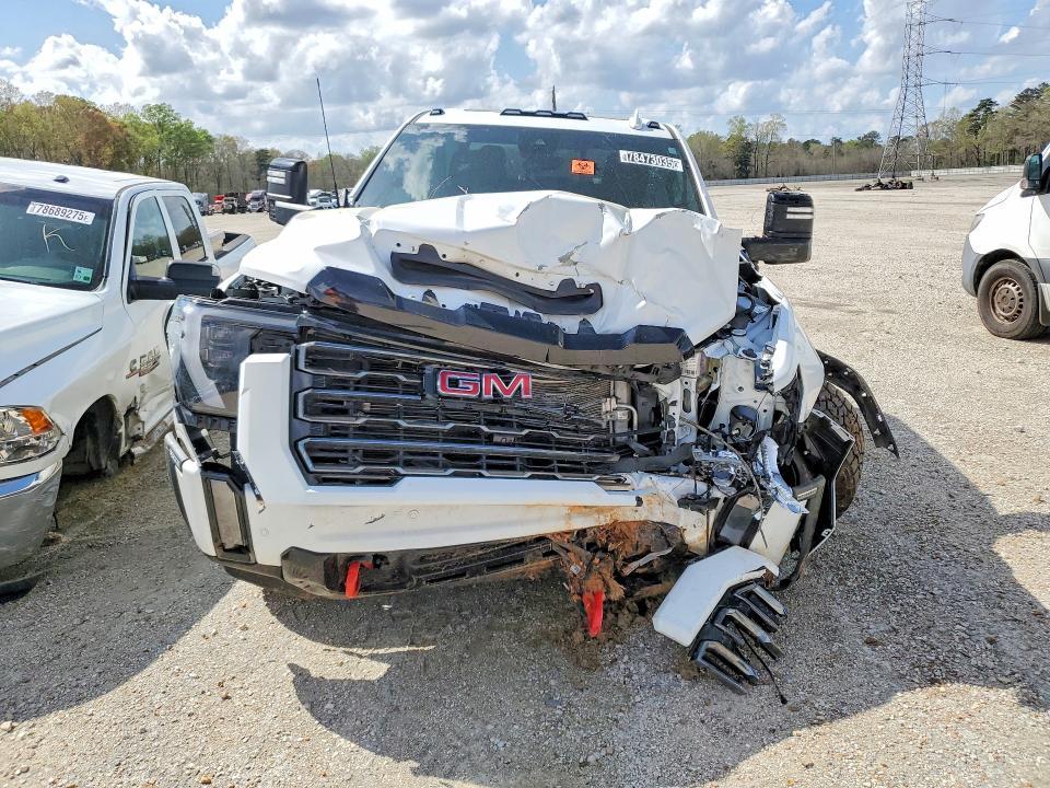 2024 GMC Sierra K2500 AT4