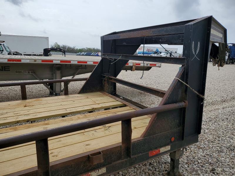 2010 Lamar Trailers Trailer