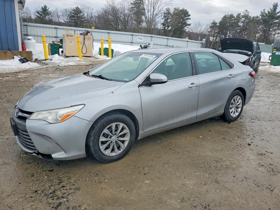 2016 Toyota Camry le