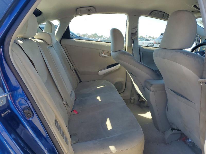 2010 Toyota Prius iii
