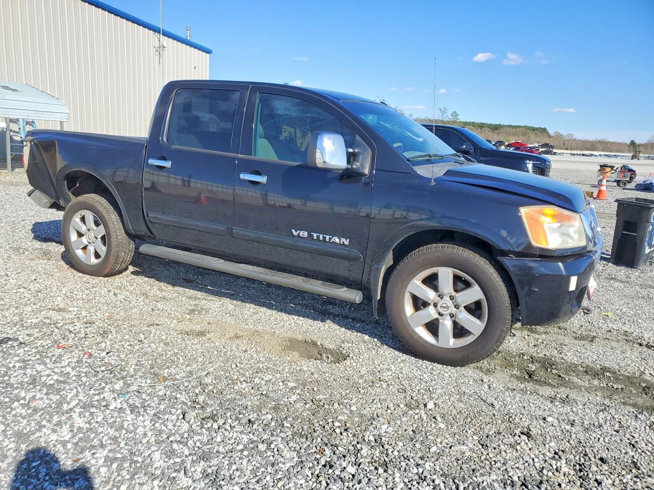 2011 Nissan Titan SV