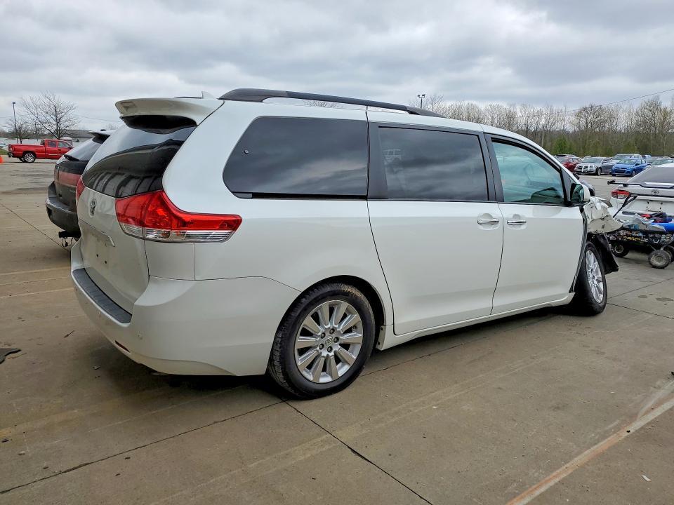 2011 Toyota Sienna Limited 7-passenger
