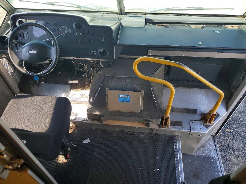 2010 Ford E450 Delivery Truck