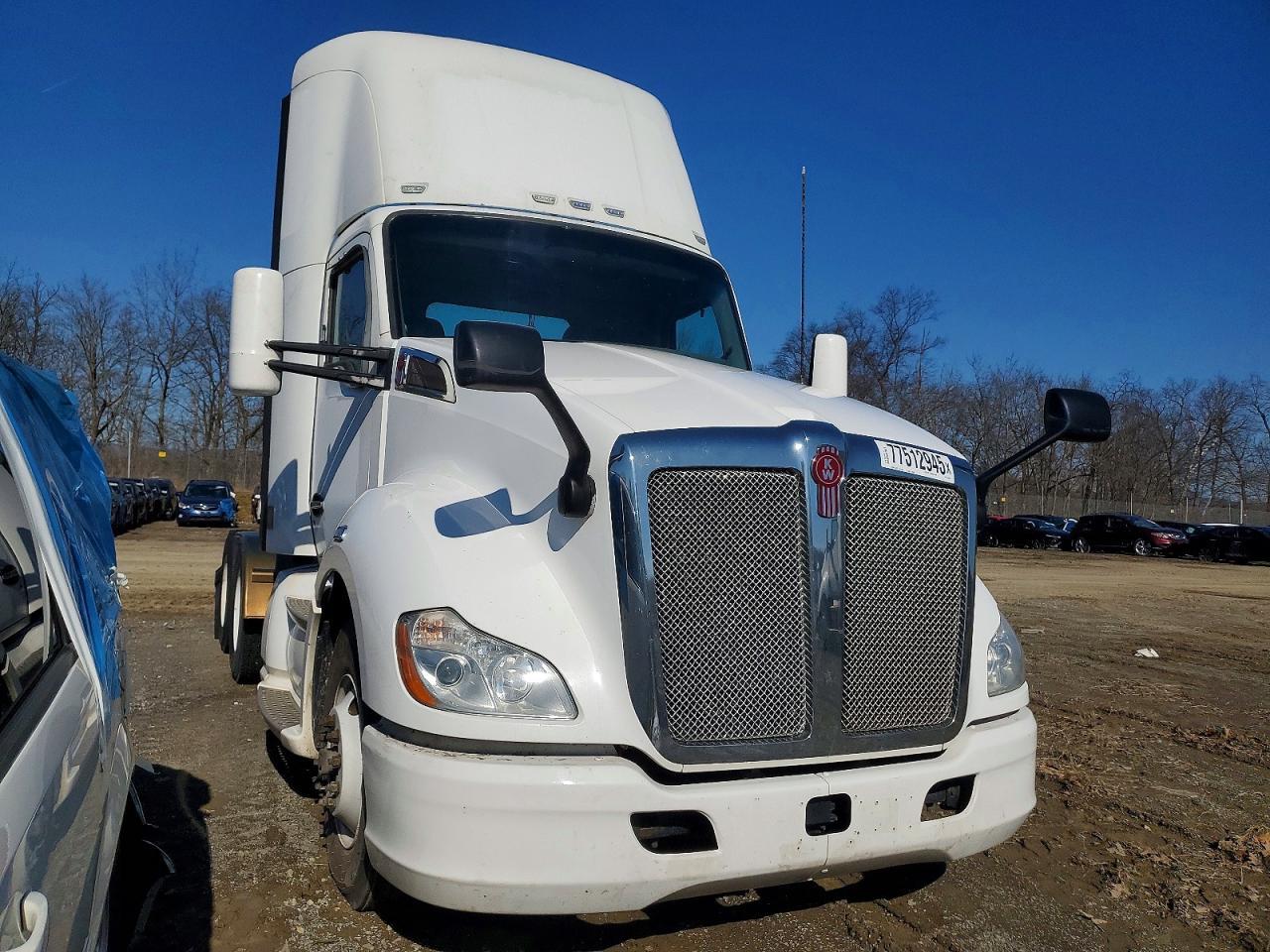 2015 Kenworth T680 Semi Truck