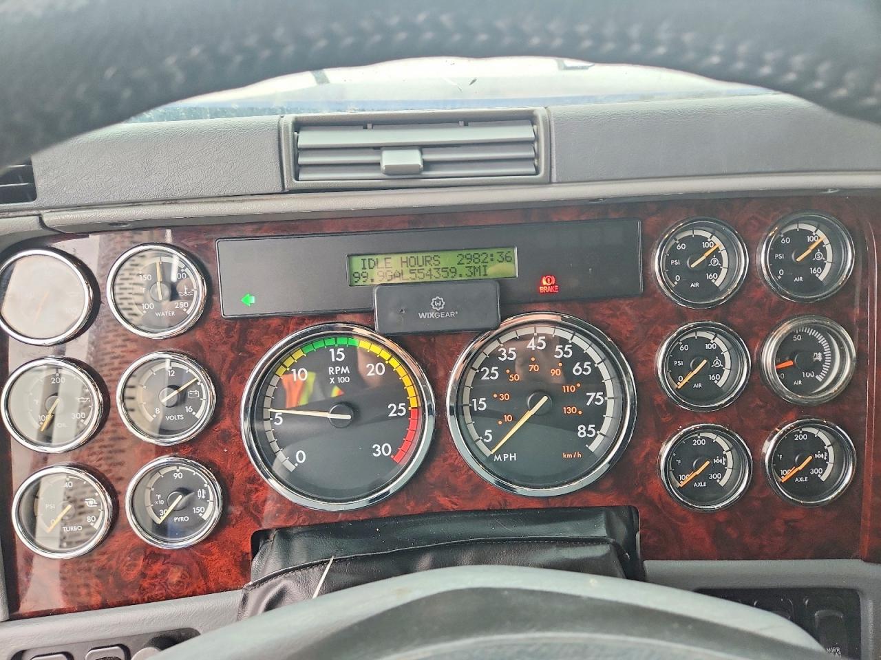 2020 Freightliner Coronado Semi Truck