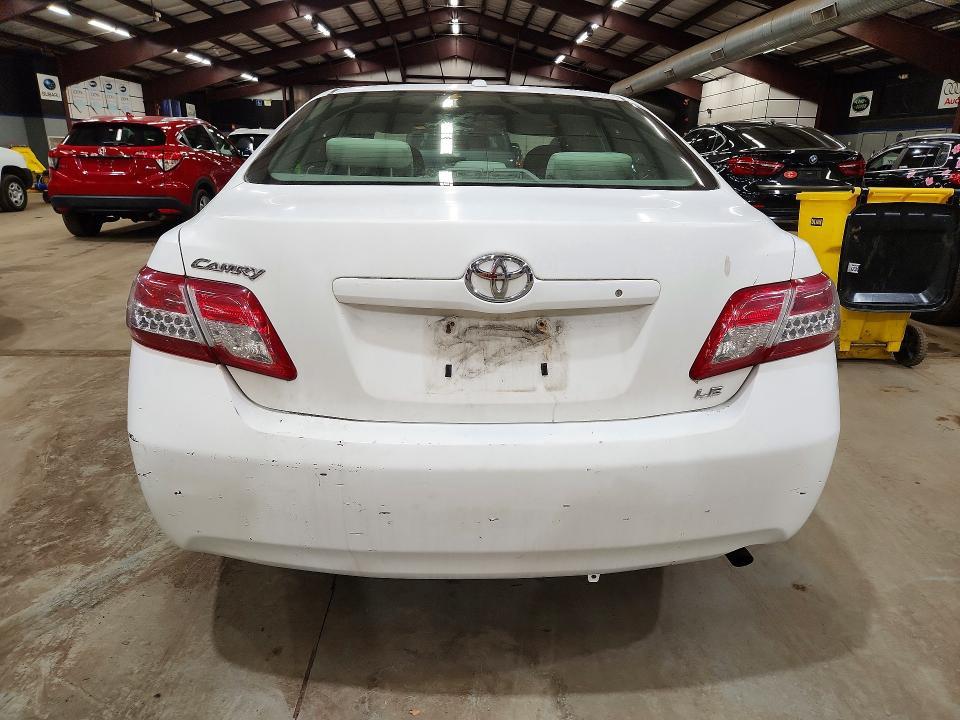 2011 Toyota Camry le