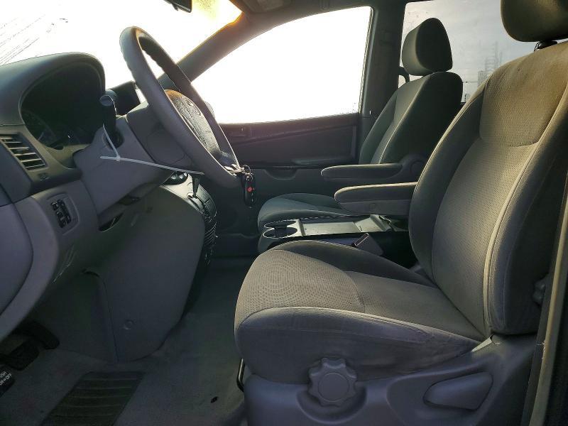 2004 Toyota Sienna le 8 Passenger