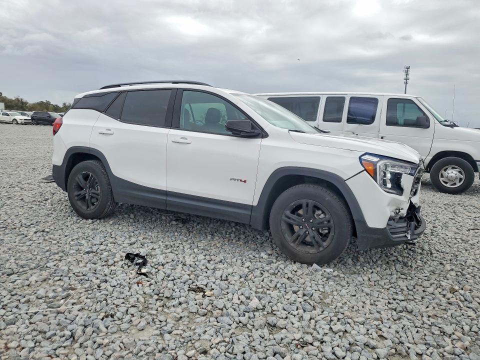 2023 GMC Terrain AT4