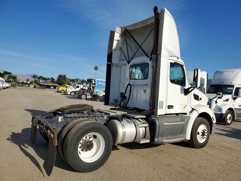 2017 Peterbilt 579 Semi Truck
