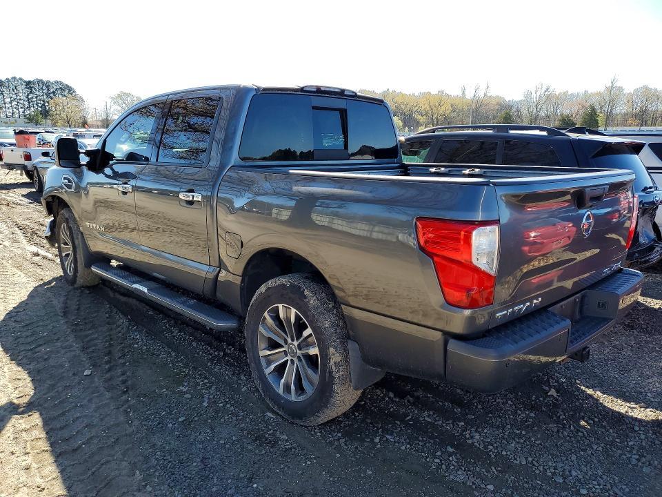 2017 Nissan Titan sl