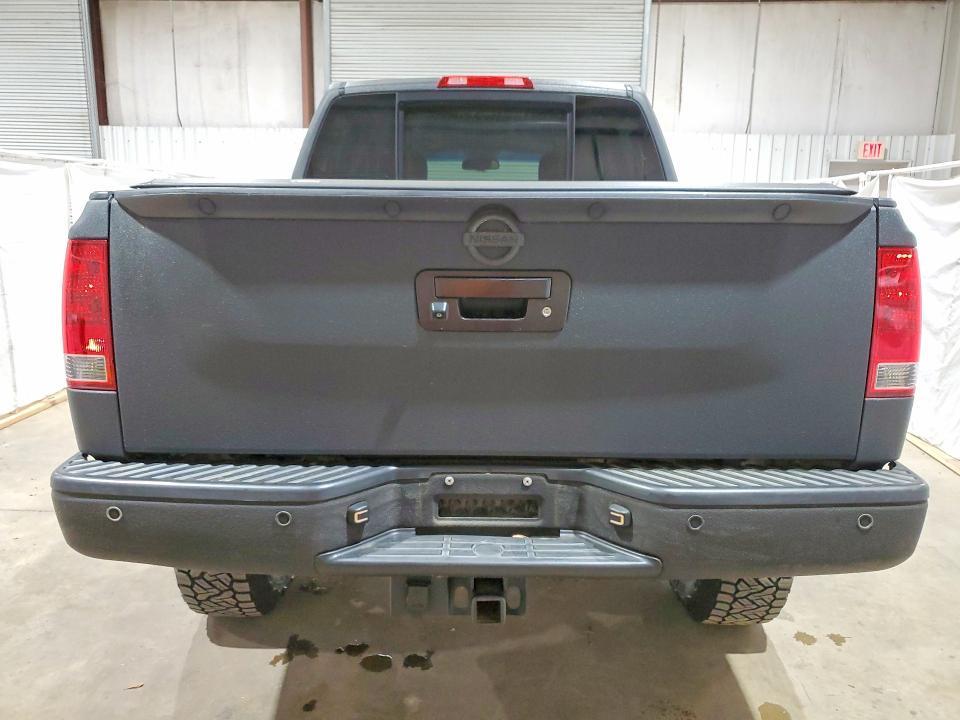 2013 Nissan Titan SV