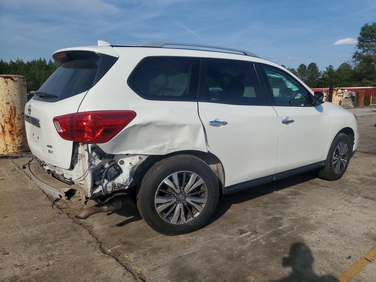 2019 Nissan Pathfinder sv