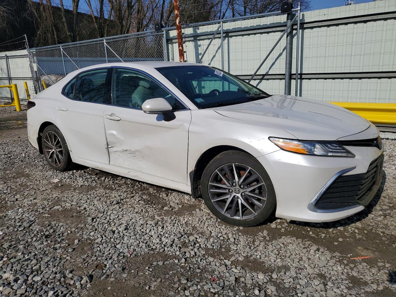 2023 Toyota Camry Hybrid xle