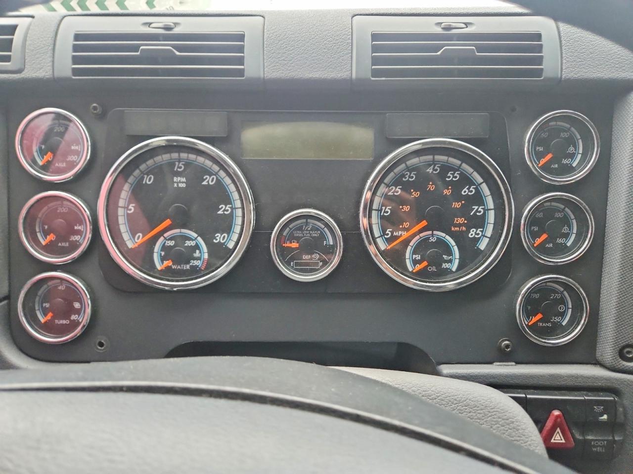 2016 Freightliner Cascadia 125 Semi Truck
