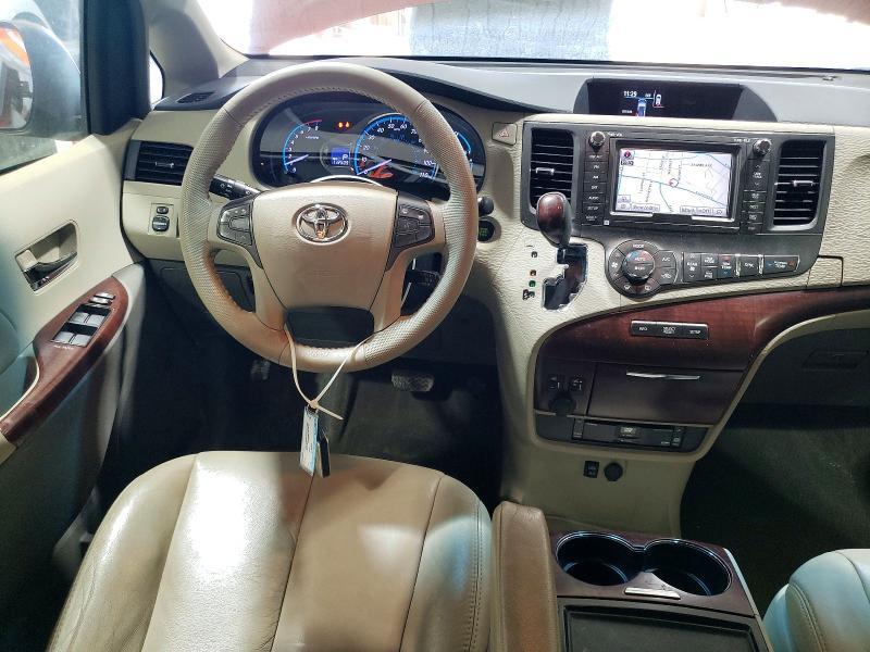 2012 Toyota Sienna xle 8-passenger