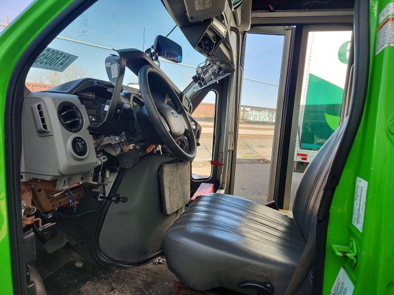 2019 Ford Econoline E450 Super Duty Cutaway van