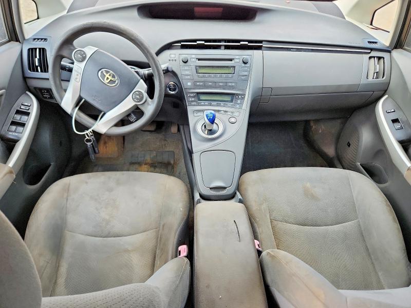 2010 Toyota Prius iii