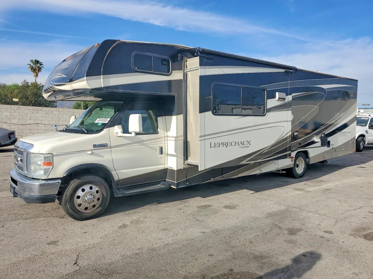 2015 Ford Econoline E450 Super Duty Cutaway Van