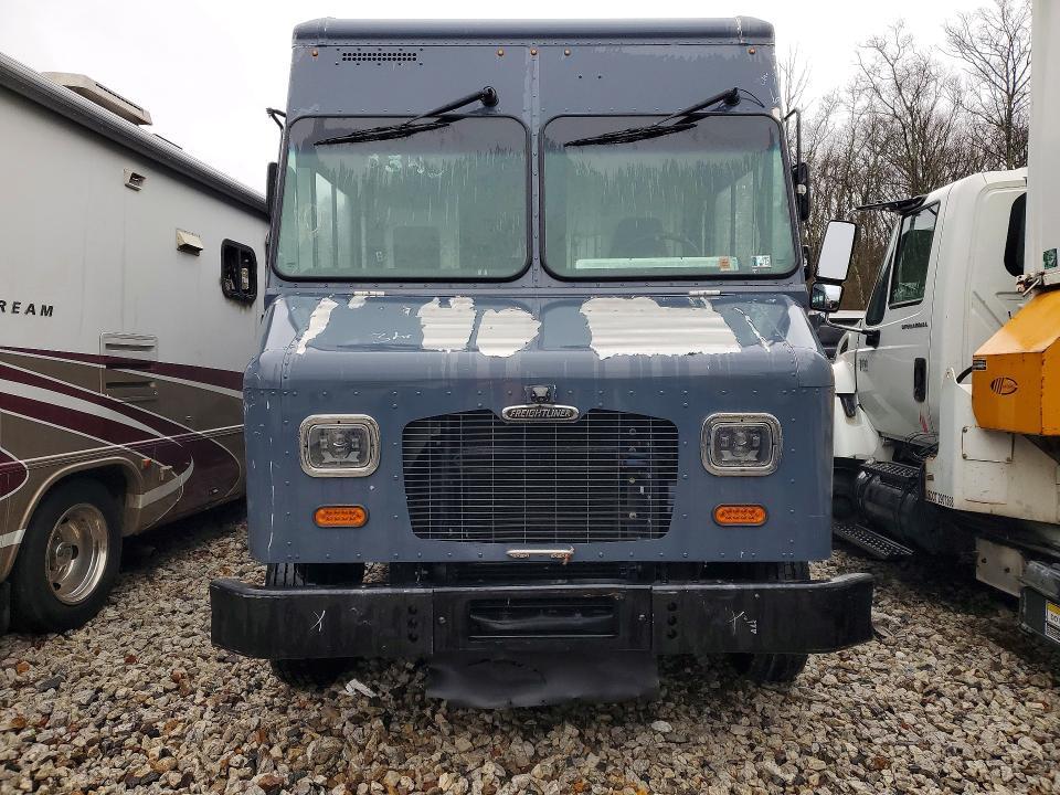 2020 Freightliner MT45G Chassis Delivery Truck