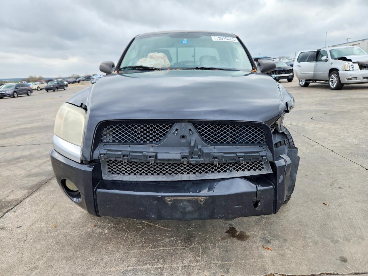 2009 Mitsubishi Raider LS