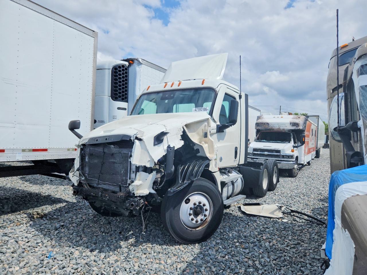2022 Freigliner 2022 Freightliner Cascadia 126 DAY Cab Semi Truck