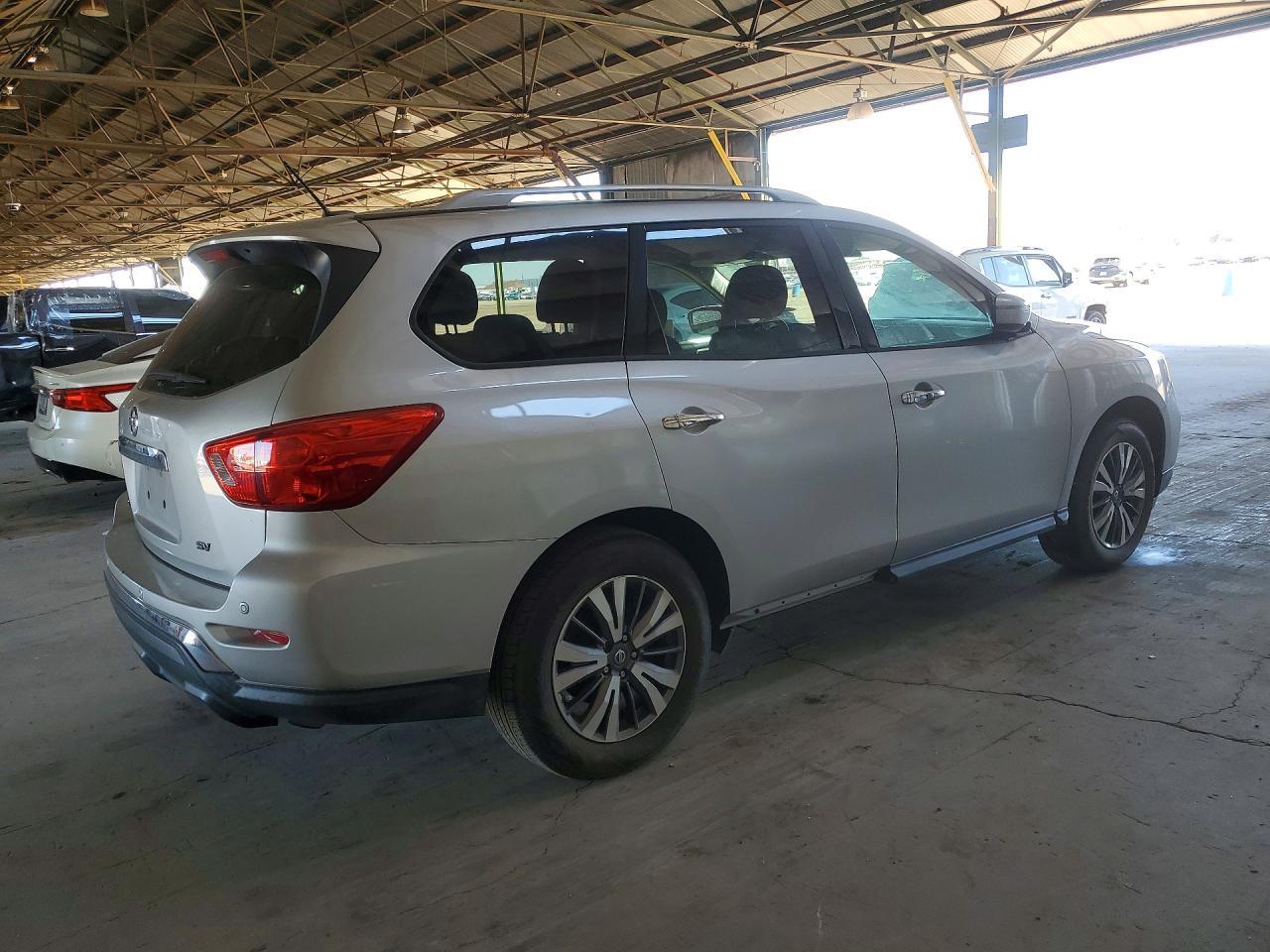 2017 Nissan Pathfinder sv