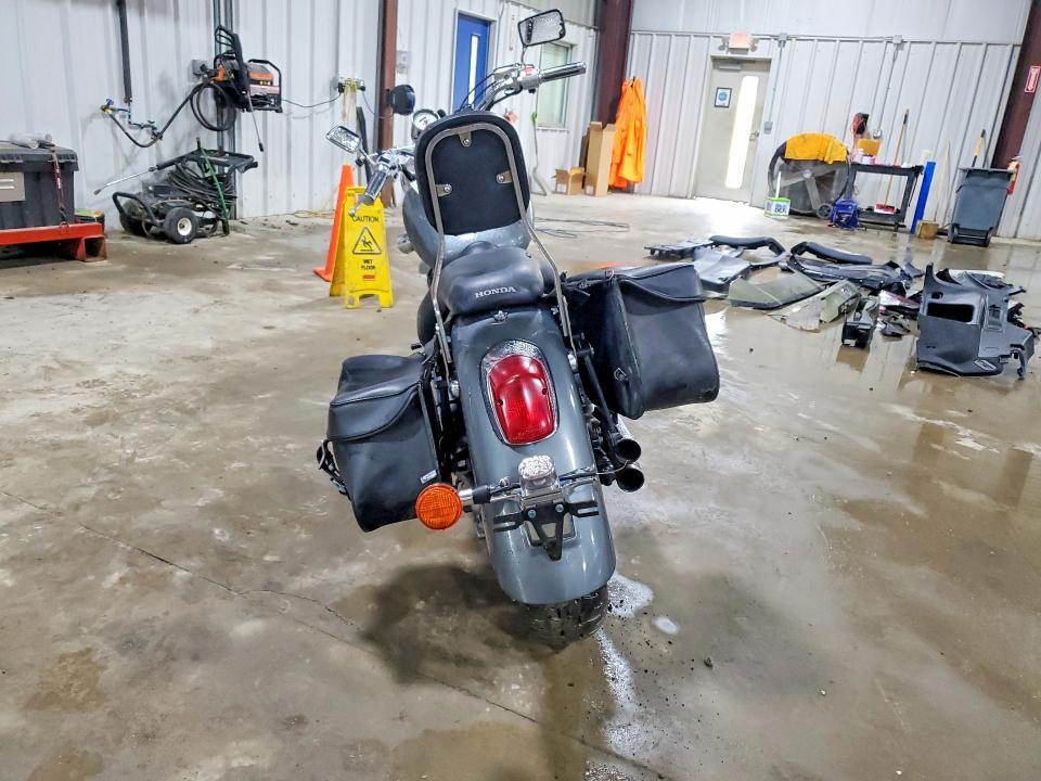 2005 Honda VT1100 C2