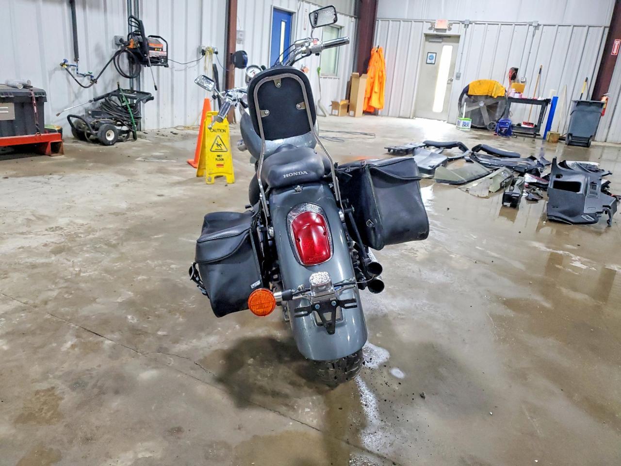 2005 Honda VT1100 C2