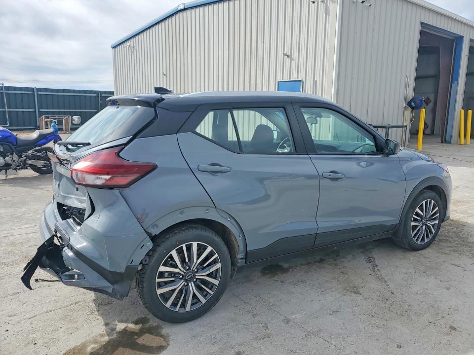 2023 Nissan Kicks sv