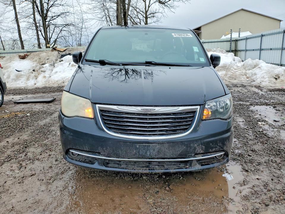 2015 Chrysler Town & Country s