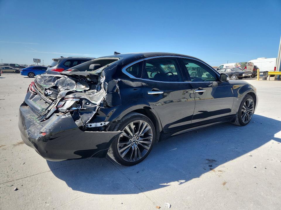 2016 Infiniti Q70 3.7