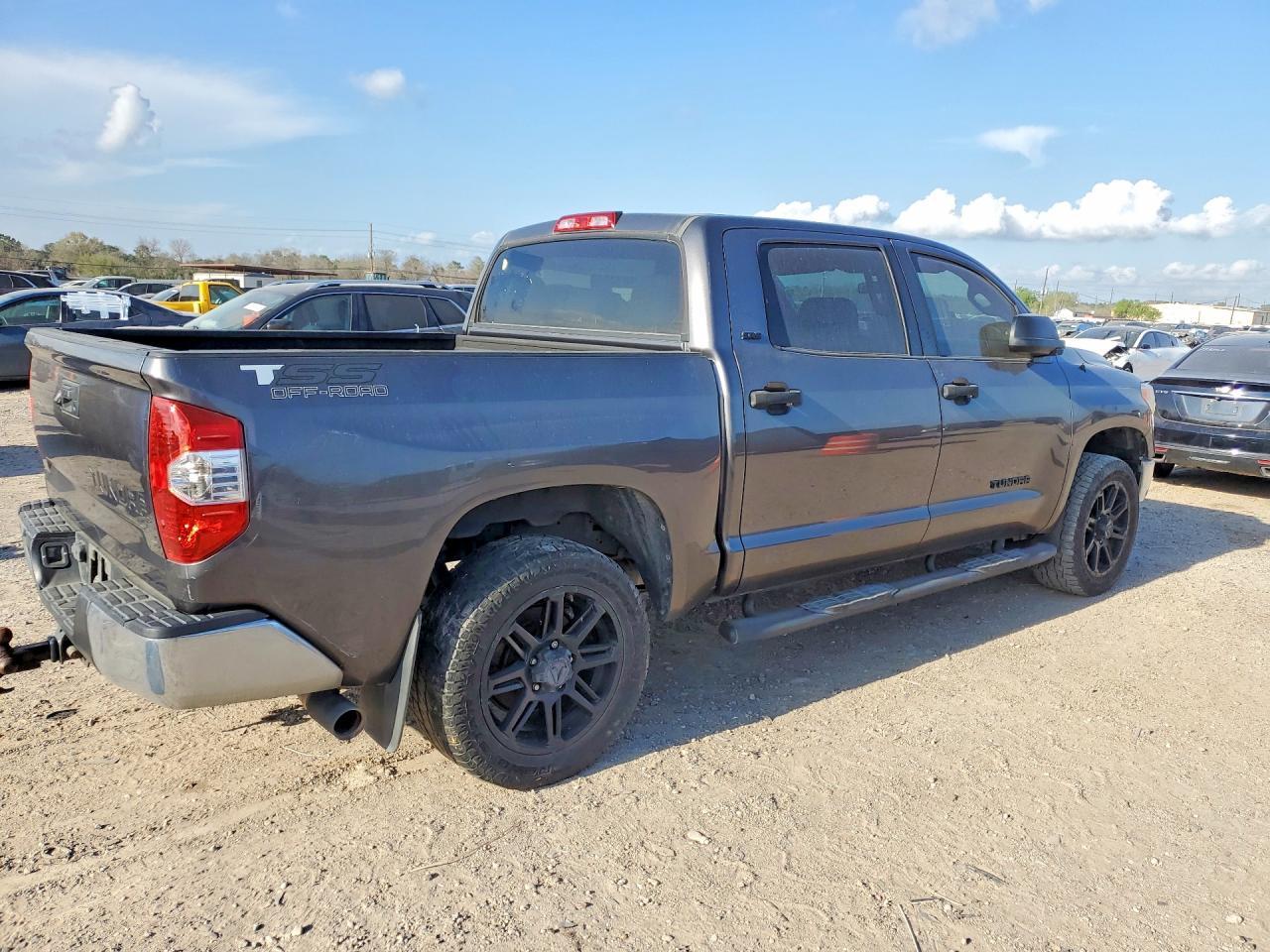 2017 Toyota Tundra SR5