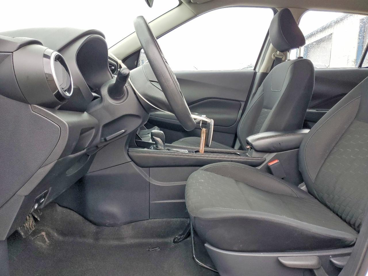 2023 Nissan Kicks sv