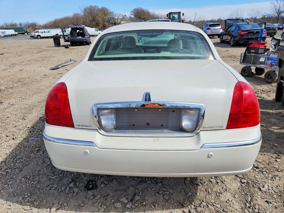 2005 Lincoln Town car Signature Limited