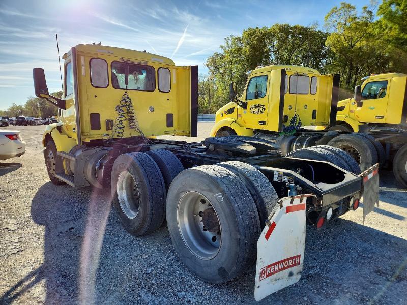 2017 Peterbilt 579 Semi Truck