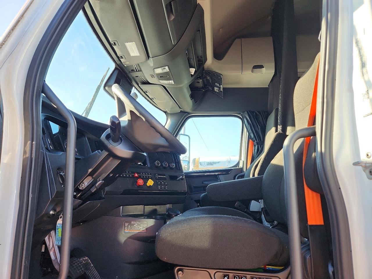 2023 Freigliner 2023 Freightliner Cascadia 126 Semi Truck