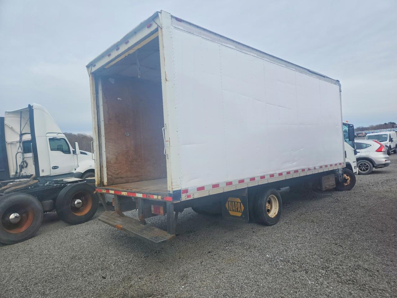 2013 Isuzu NPR HD BOX Truck
