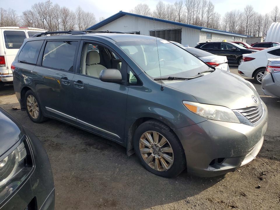2013 Toyota Sienna le 7-passenger