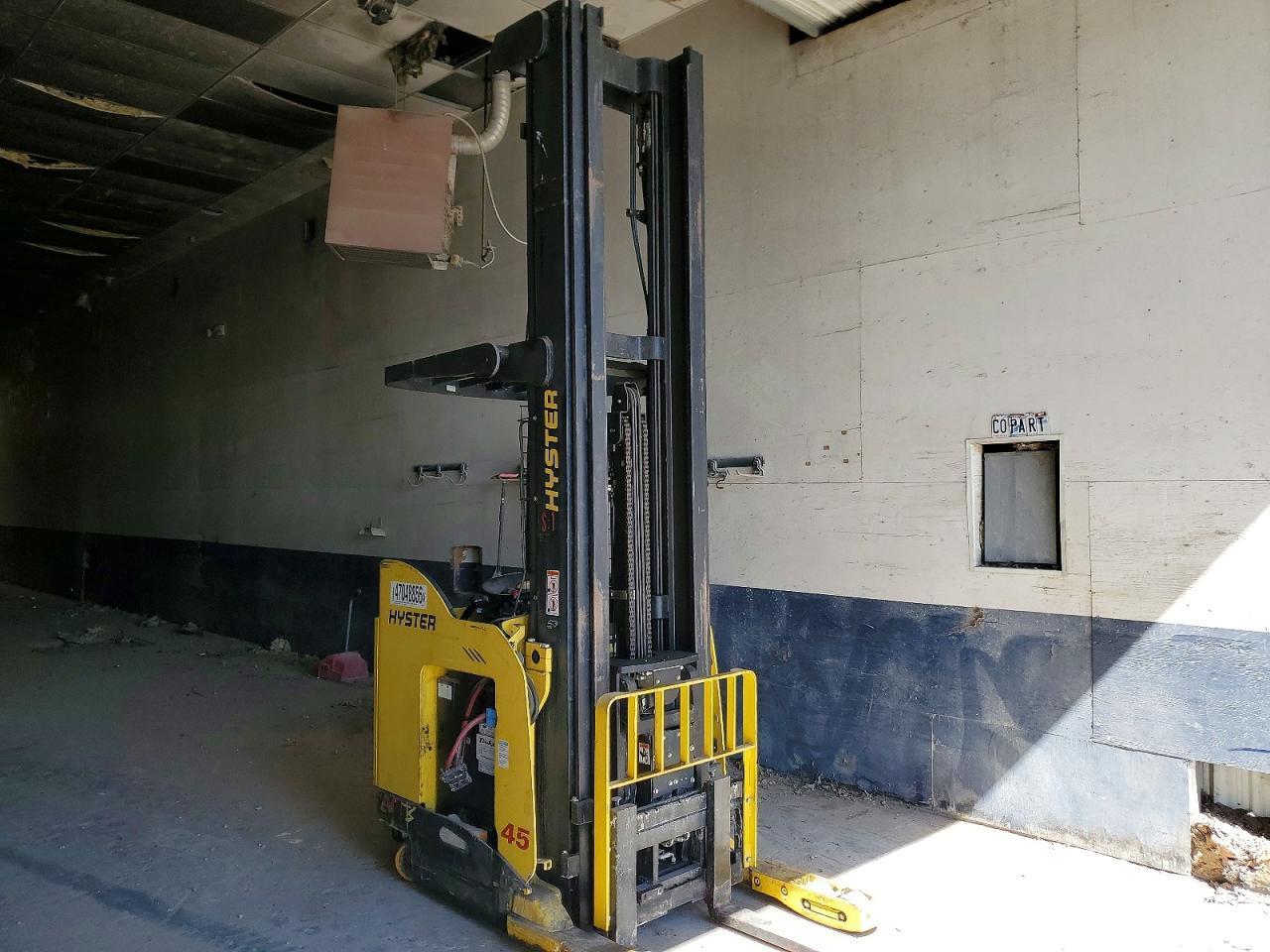 2010 Hyster Order Picker Forklift