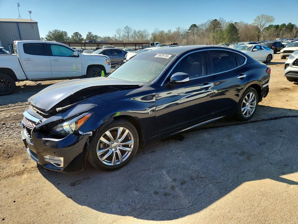 2017 Infiniti Q70 3.7